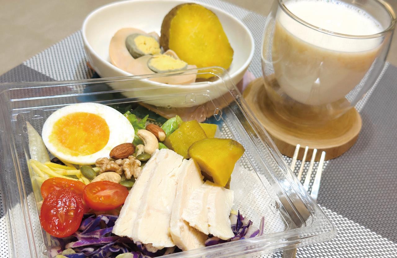 外食上班族 地瓜雞肉沙拉佐茶葉蛋豆漿